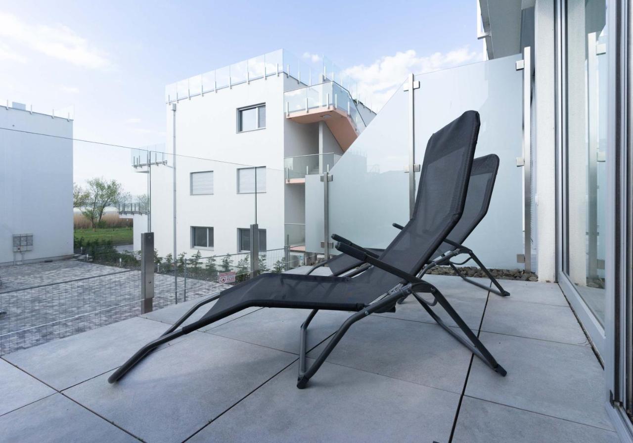 Relax Beach Apartman Fonyód Exteriör bild