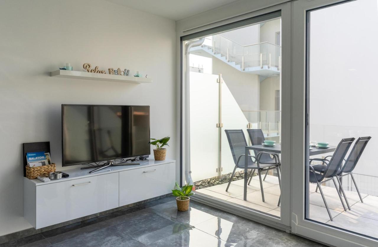 Relax Beach Apartman Fonyód Exteriör bild
