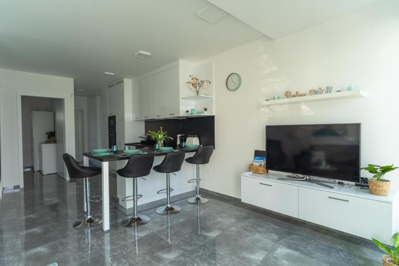 Relax Beach Apartman Fonyód Exteriör bild