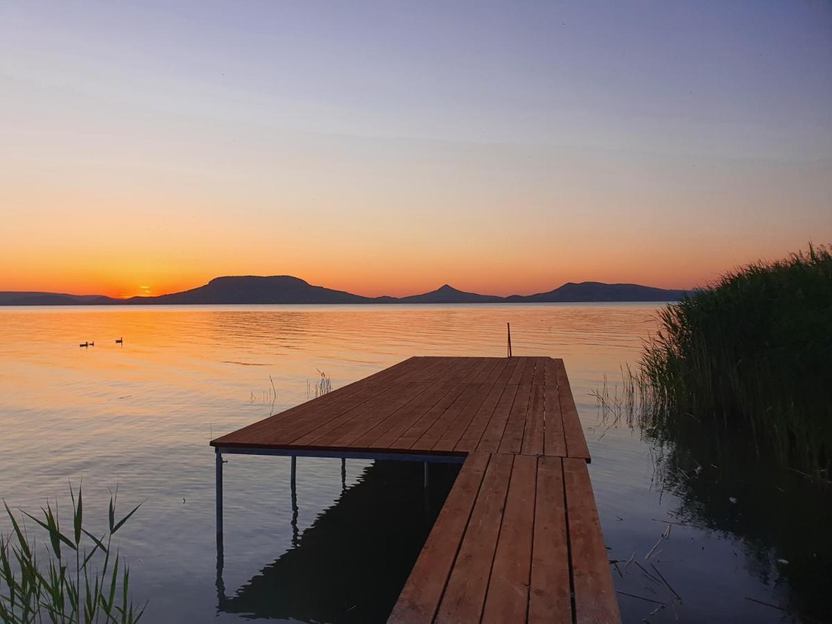 Relax Beach Apartman Fonyód Exteriör bild